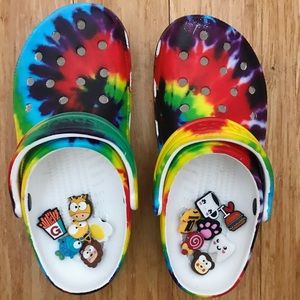 Tye Dye Crocs W:8 M:6 PLUS JIBITS